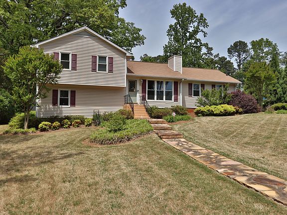 3rd image of 601 Brighton Dr