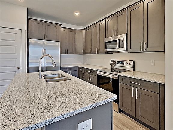 4th image of 412 Charity Ln