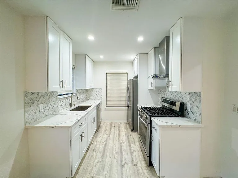 12315 Limerick Ave — Photo 5