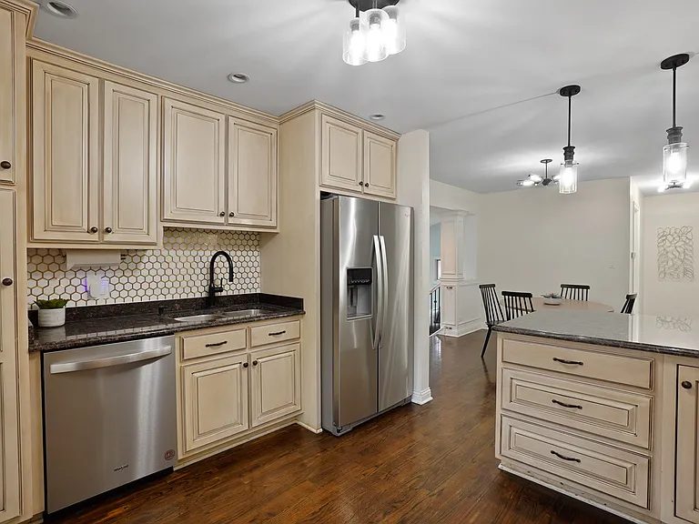 8814 Northcote Ave — Photo 10