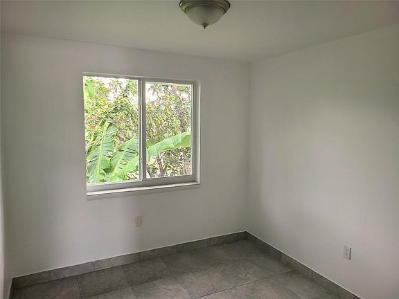 4th image of 2324 Johnson St #9