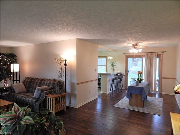 4th image of 16408 Woodlawn Dr
