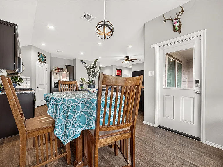 811 Petunia Falls Ln — Photo 20
