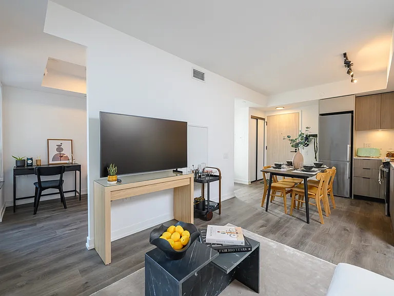 73 Broadway Ave — Photo 47