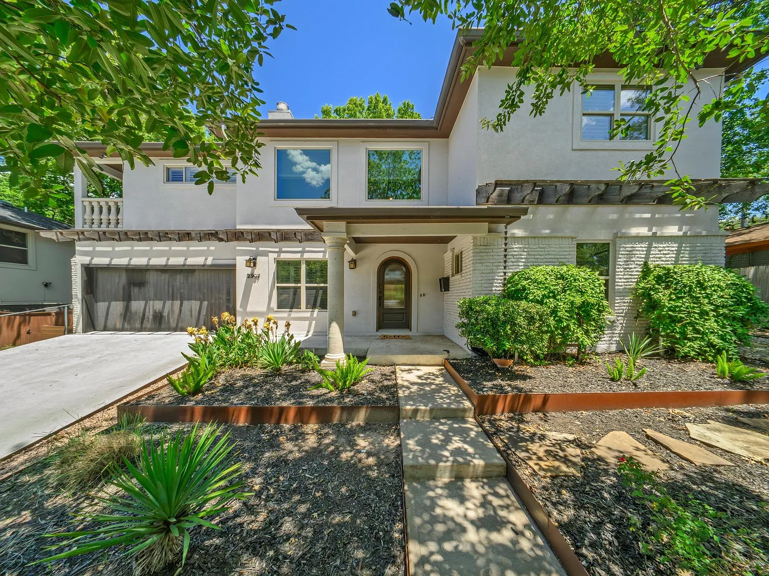 4 bed, 4.0 bath, 2742 sqft, $6,950 — Photo 1
