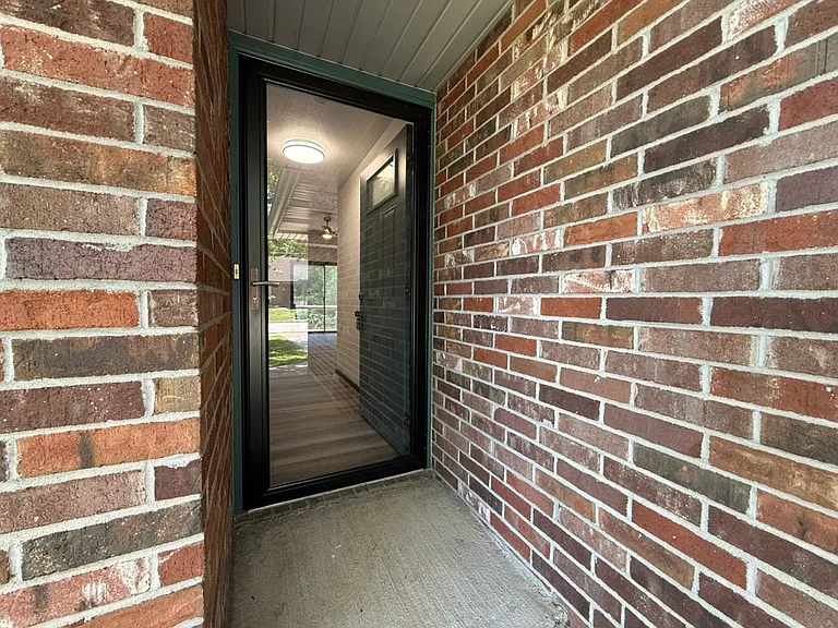 2627 E Verona St — Photo 2