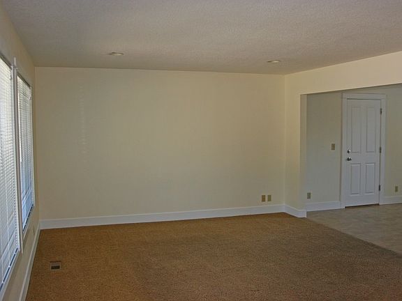 2nd image of 102 NE Atlantic Pl