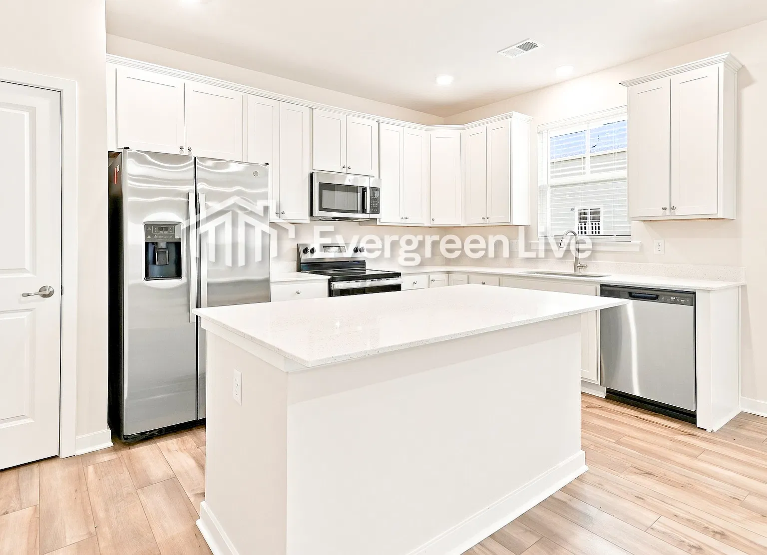 5 bed, 3.0 bath, 2238 sqft, $2,610 — Photo 4