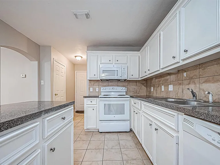 10043 Morocco Rd — Photo 12