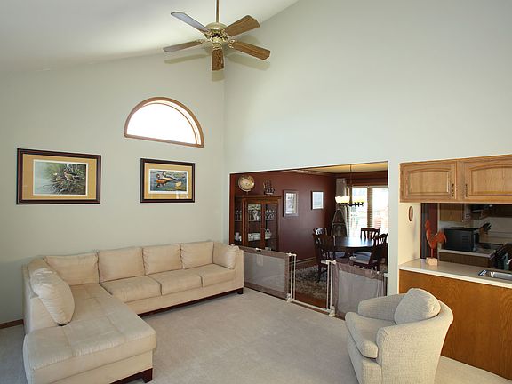 2nd image of 6725 S Tumblecreek Dr