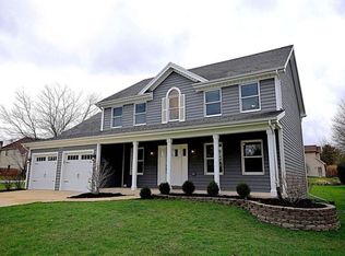 700 Stonehill Ct, Sugar Grove, IL 60554