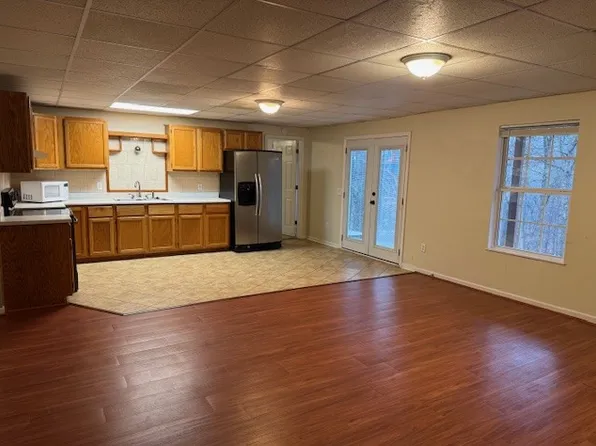 4086 Parks Rd, Flowery Branch, GA 30542