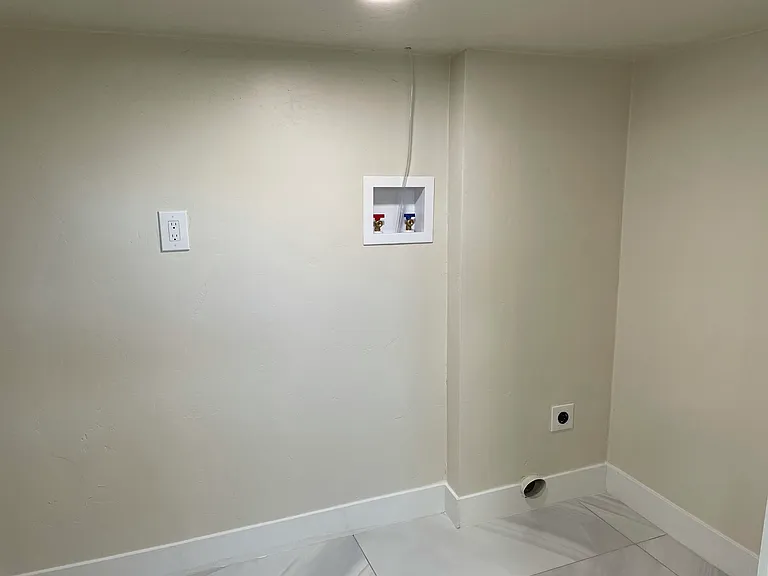 864 N 350 E — Photo 16