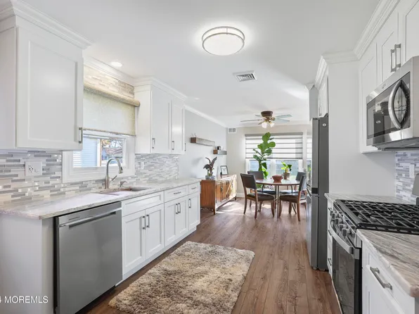 90 Chaucer Court, Lakewood, NJ 08701