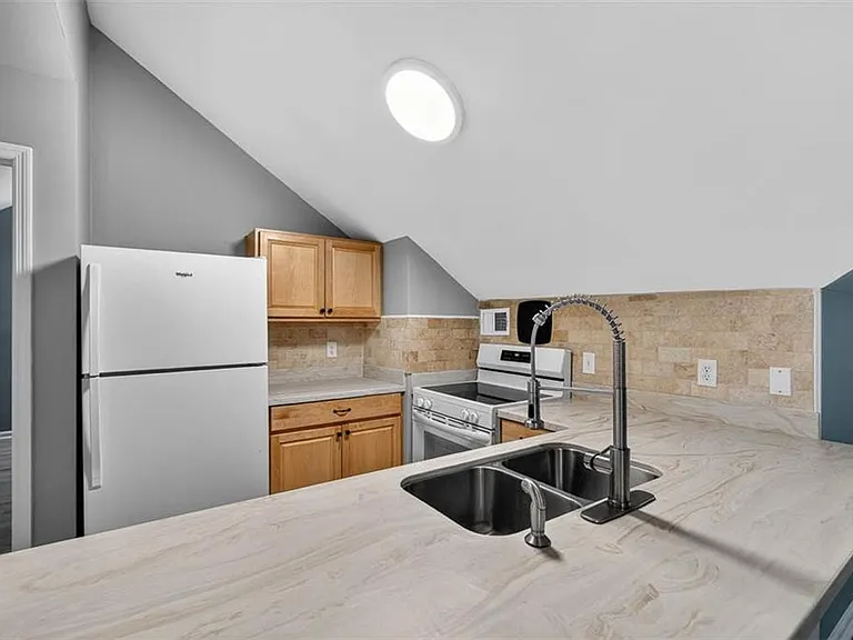 600 Mansfield St #C — Photo 11