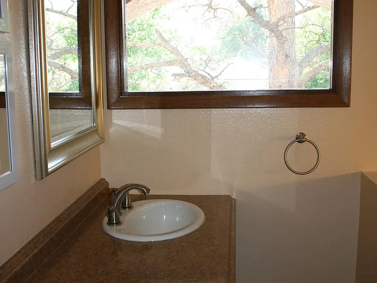 upstairs 2nd bathroom