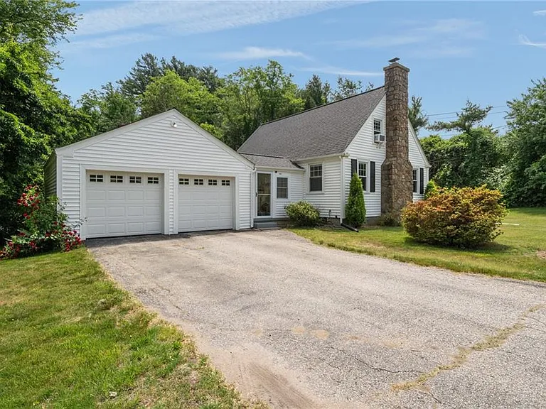 2340 S County Trl — Photo 3