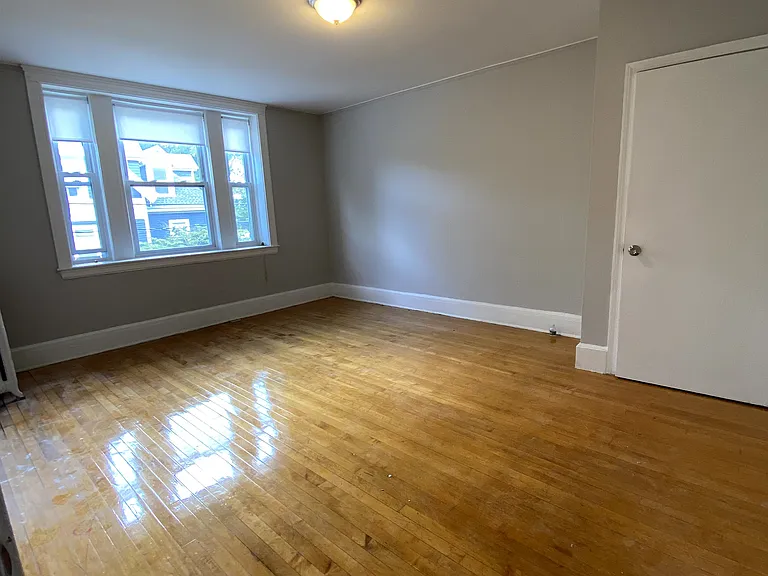140 Davis Ave — Photo 12