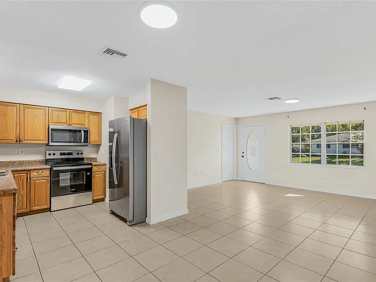 2707 Lakewood Ln — Photo 3
