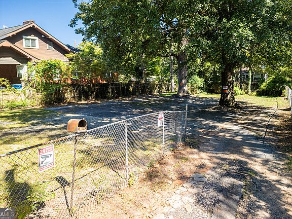 4th image of 562 Moreland Ave SE