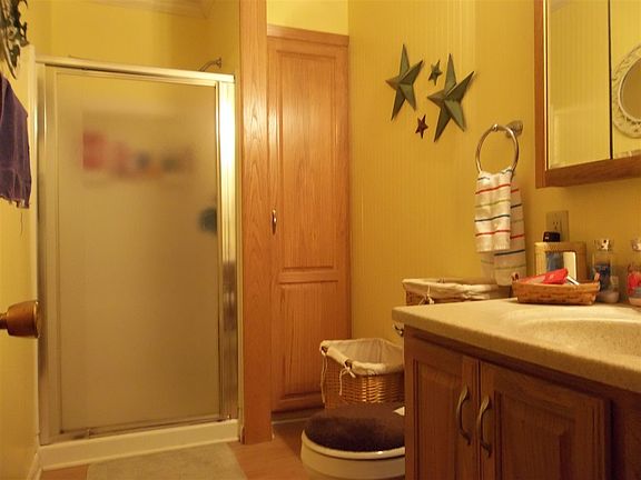 5th image of 612 Delrose St