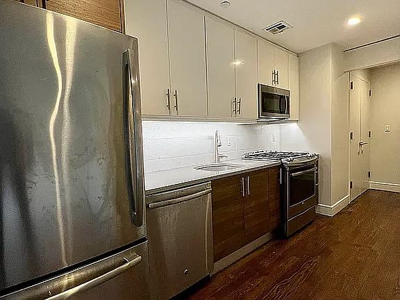 3rd image of 843-847 Lexington Ave #2S