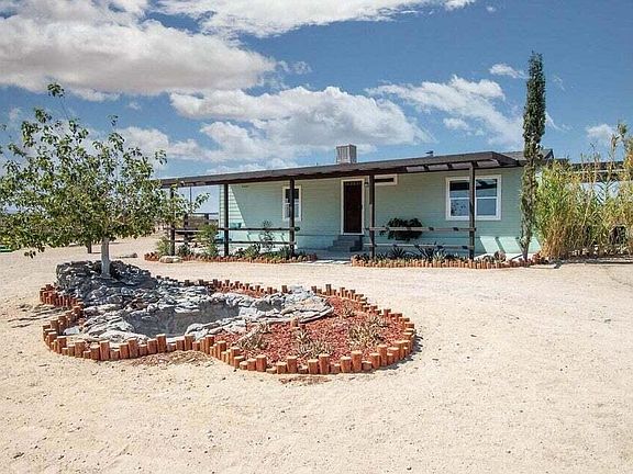 3rd image of 66621 Daisy Ln