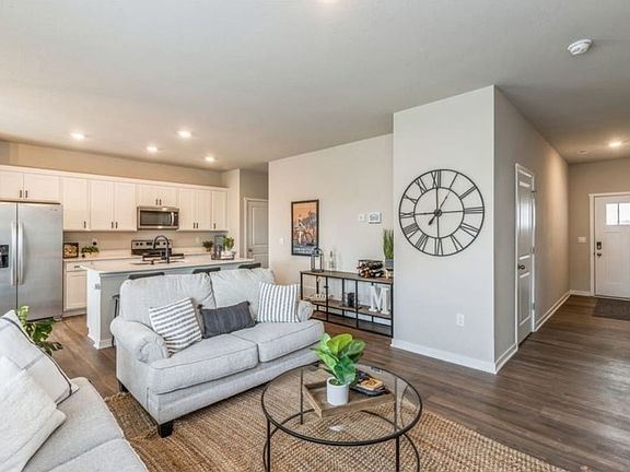 3rd image of 1006 Maywood Ln