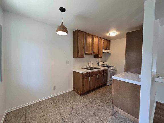 4th image of 2624 Marathon St #19