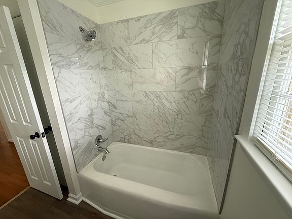 5th image of 905 Avenue G SE