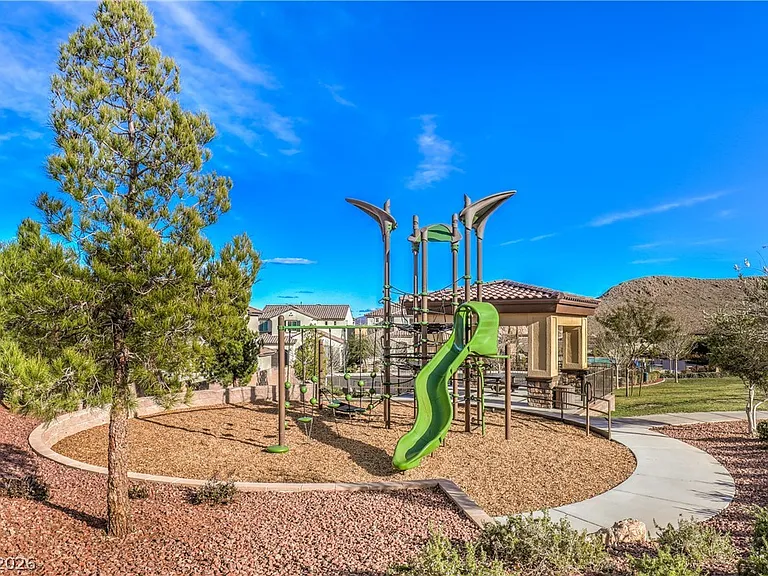 3213 Molinos Dr — Photo 49