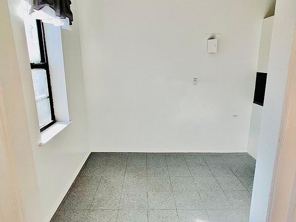 4th image of 119 Carpenter Ave #D5