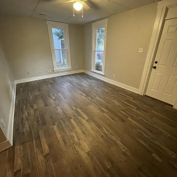 221 N Cherry St — Photo 2