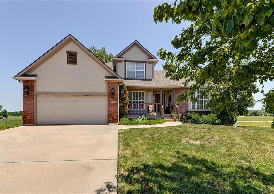 1st image of 605 Albatross Cir
