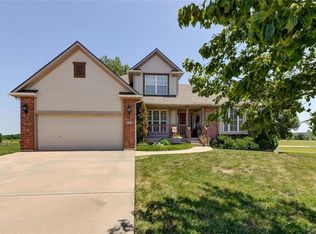 605 Albatross Cir, Grain Valley, MO 64029