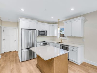 49 Bellevue Ave APT 2, Haverhill, MA, 01832