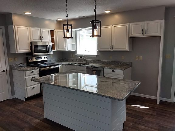 5th image of 901 Smith St