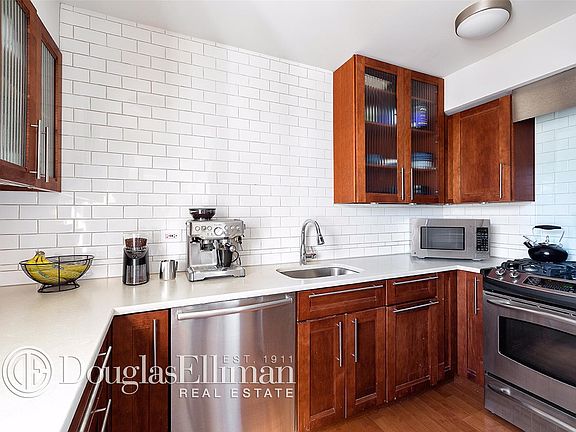 4th image of 2 Charlton St APT 16E