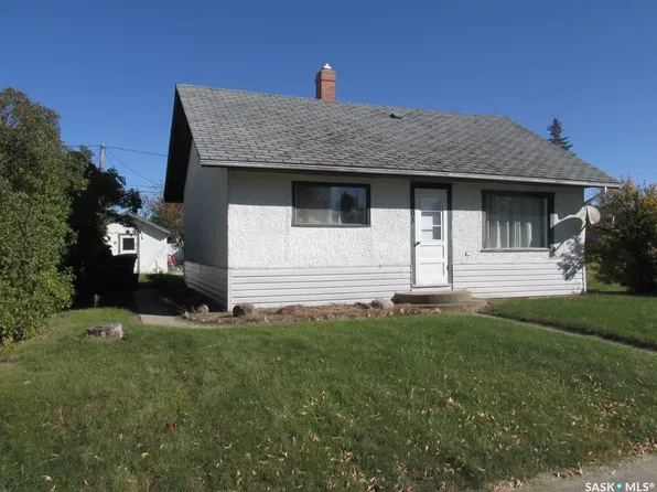 303 2nd Street W, Nipawin, SK S0E 1E0