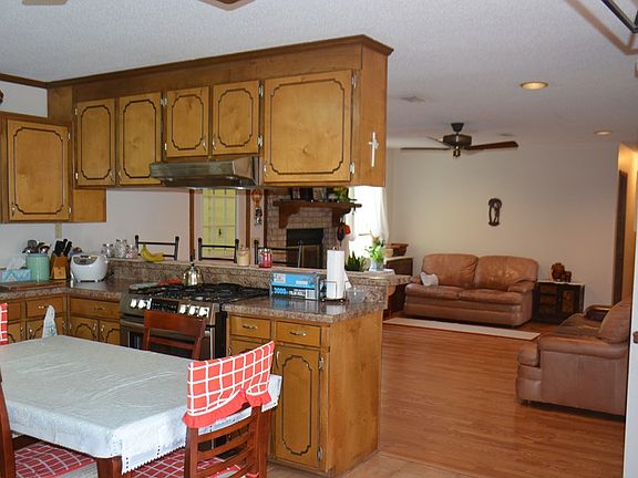 5th image of 411 Lake Oliver Dr