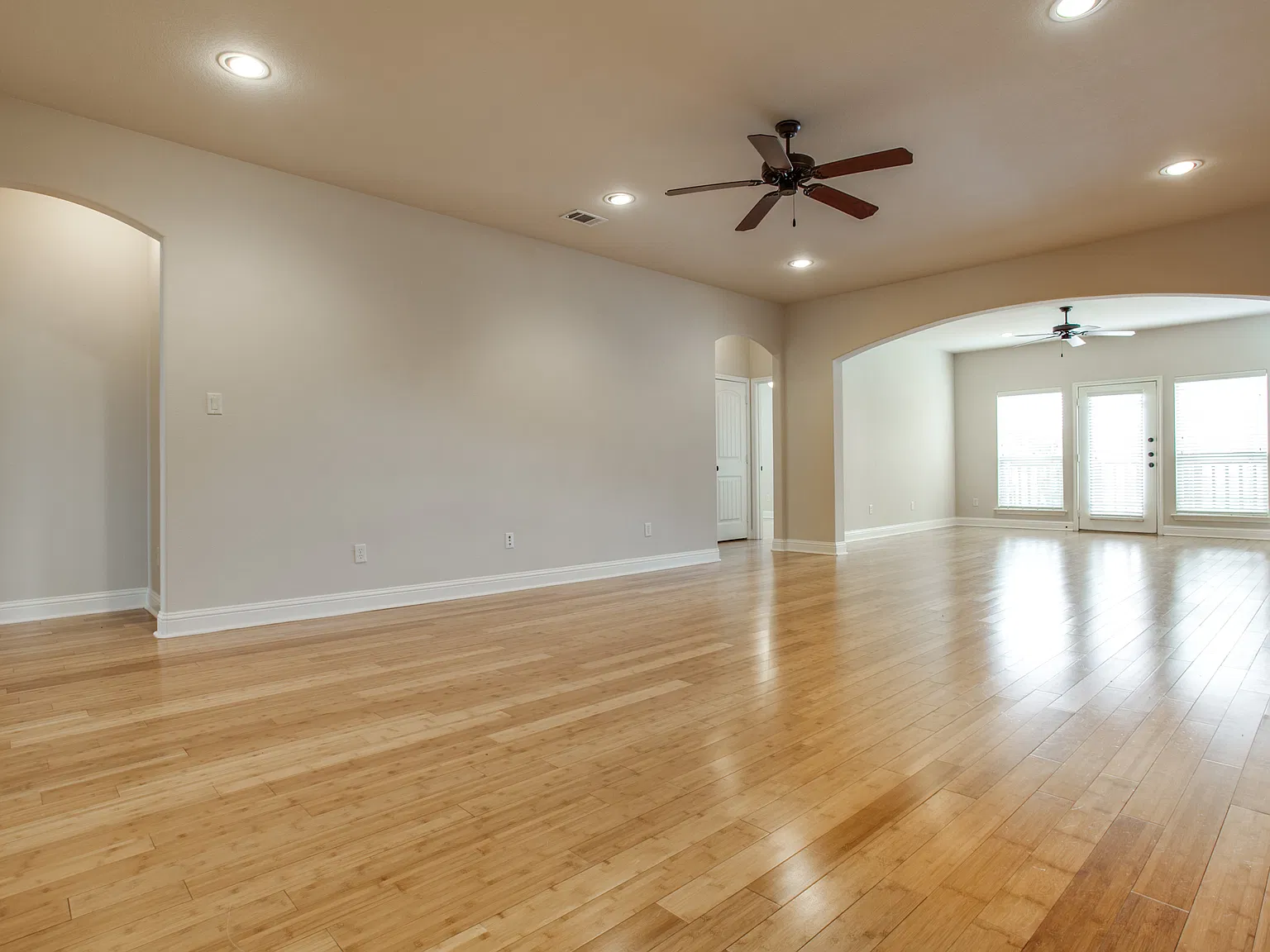 5 bed, 2200 sqft, $7,375 — Photo 2