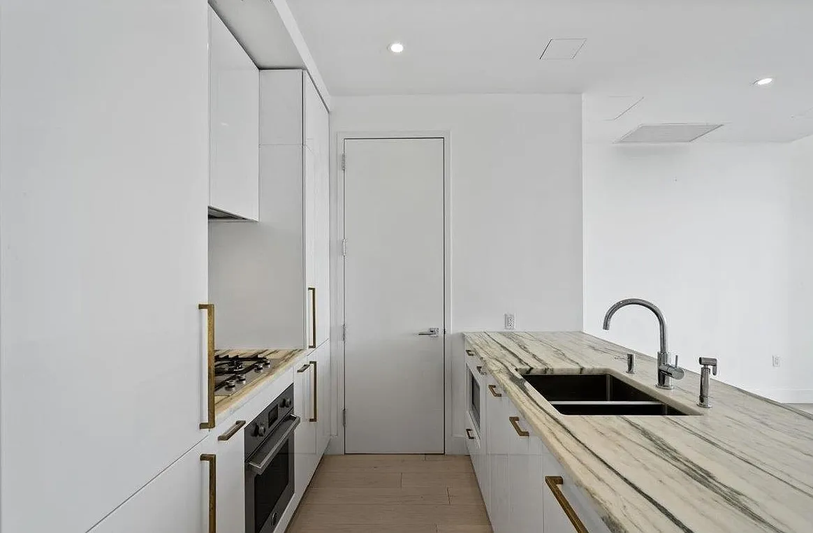 338 Berry Street — Photo 2