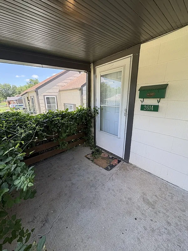 1 bed, 1.0 bath, 845 sqft, $900 — Photo 1