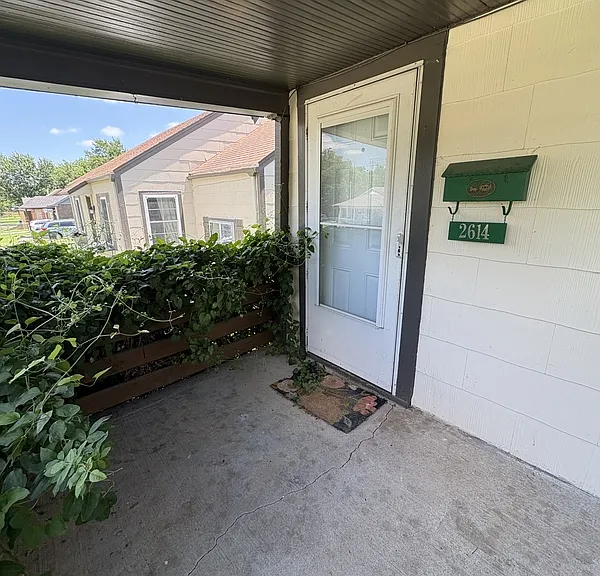 2614 E Archer St — Photo 1