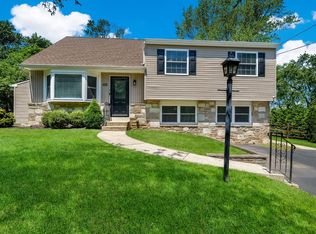 209 Hampshire Dr, Chalfont, PA 18914