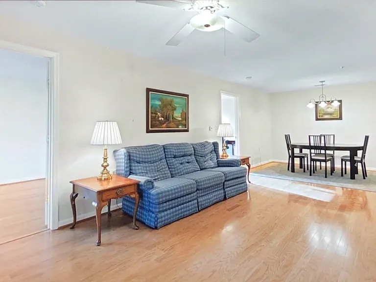 10018 Vanderbilt Cir #4 — Photo 6