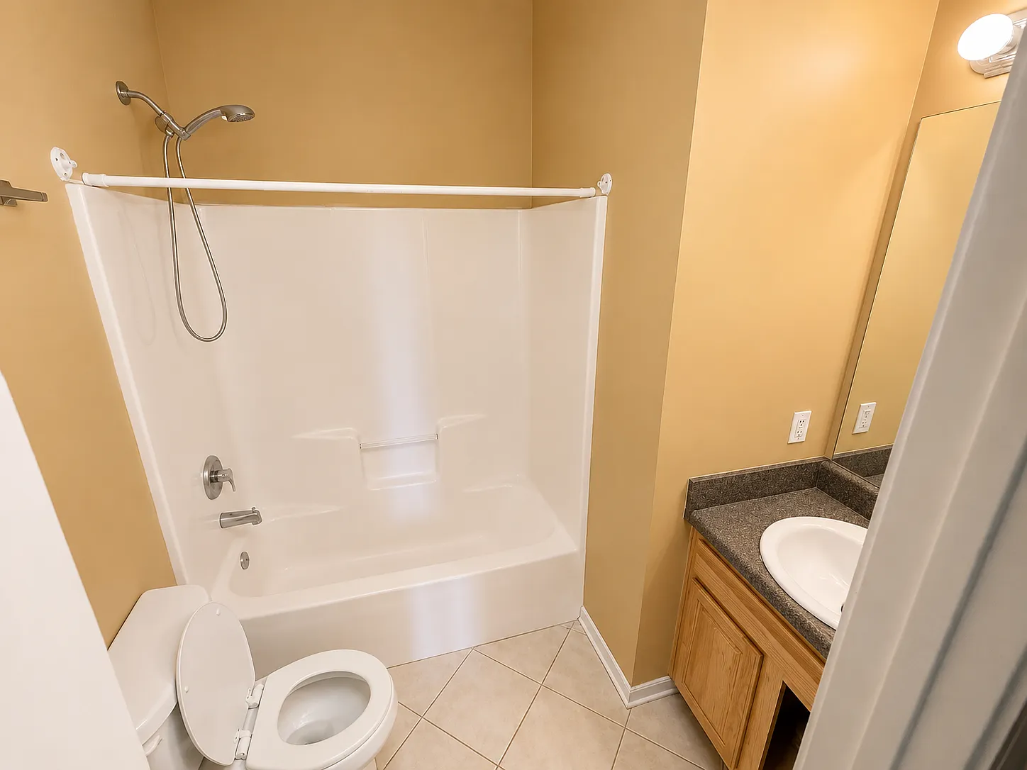 3 bed, 1142 sqft, $2,150 — Photo 2
