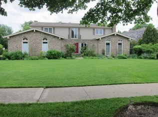3405 Lake Knoll Dr, Northbrook, IL