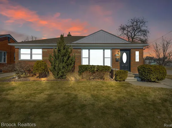 22023 Bon Brae St, Saint Clair Shores, MI 48081