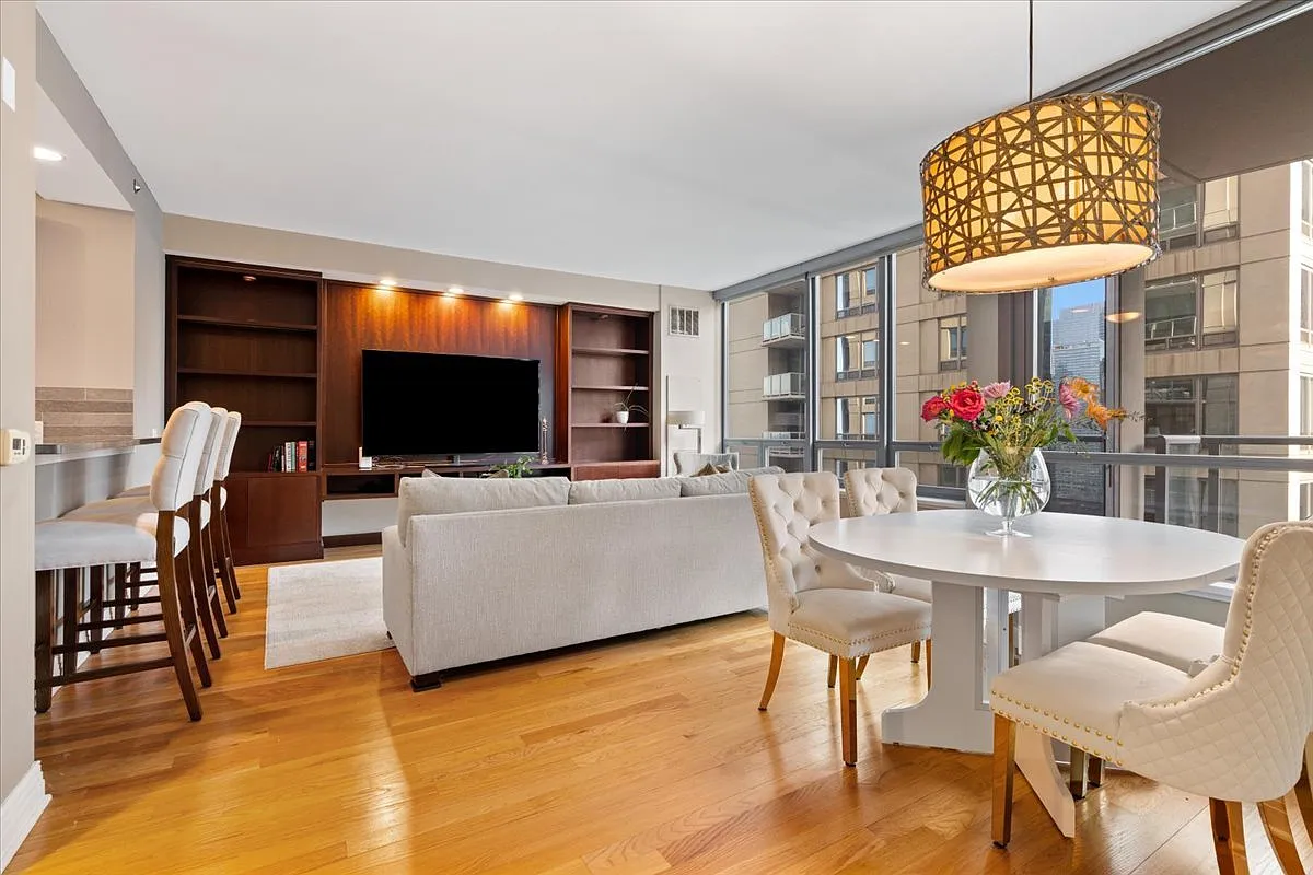 2 bed, 1373 sqft, $5,300 — Photo 3